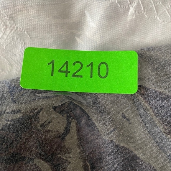 Under Armour Women's Gray Casual Athletic T-shirt Size Large - Picture 10 of 10